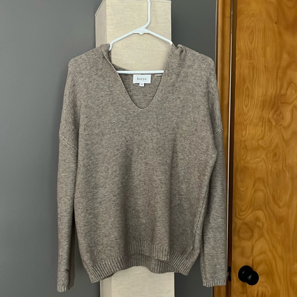 Tan Korye hoodie Sweater - size XS